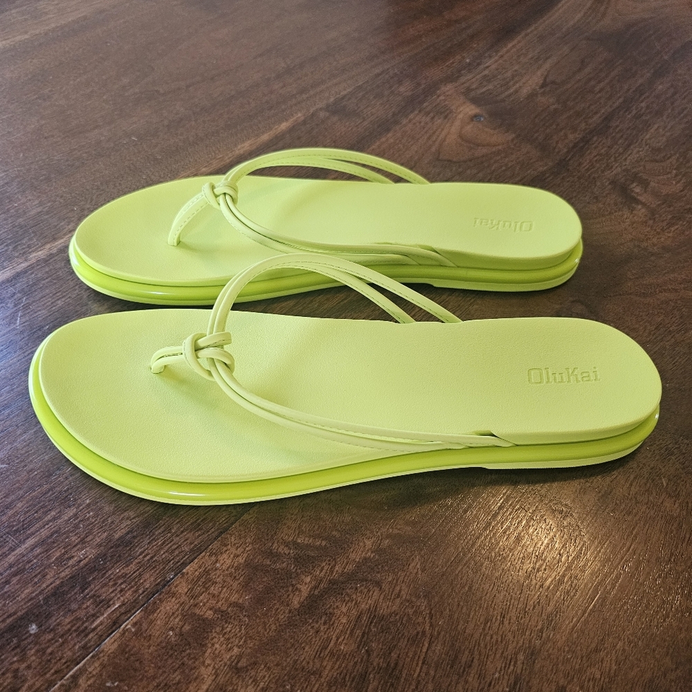 Olukai Women’s Water Friendly Flip Flop Sandals in Bright Green Size 10